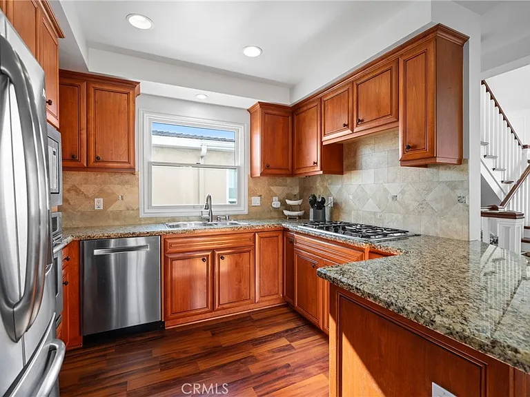 426 1/2 Narcissus Ave #1/2 — Photo 2