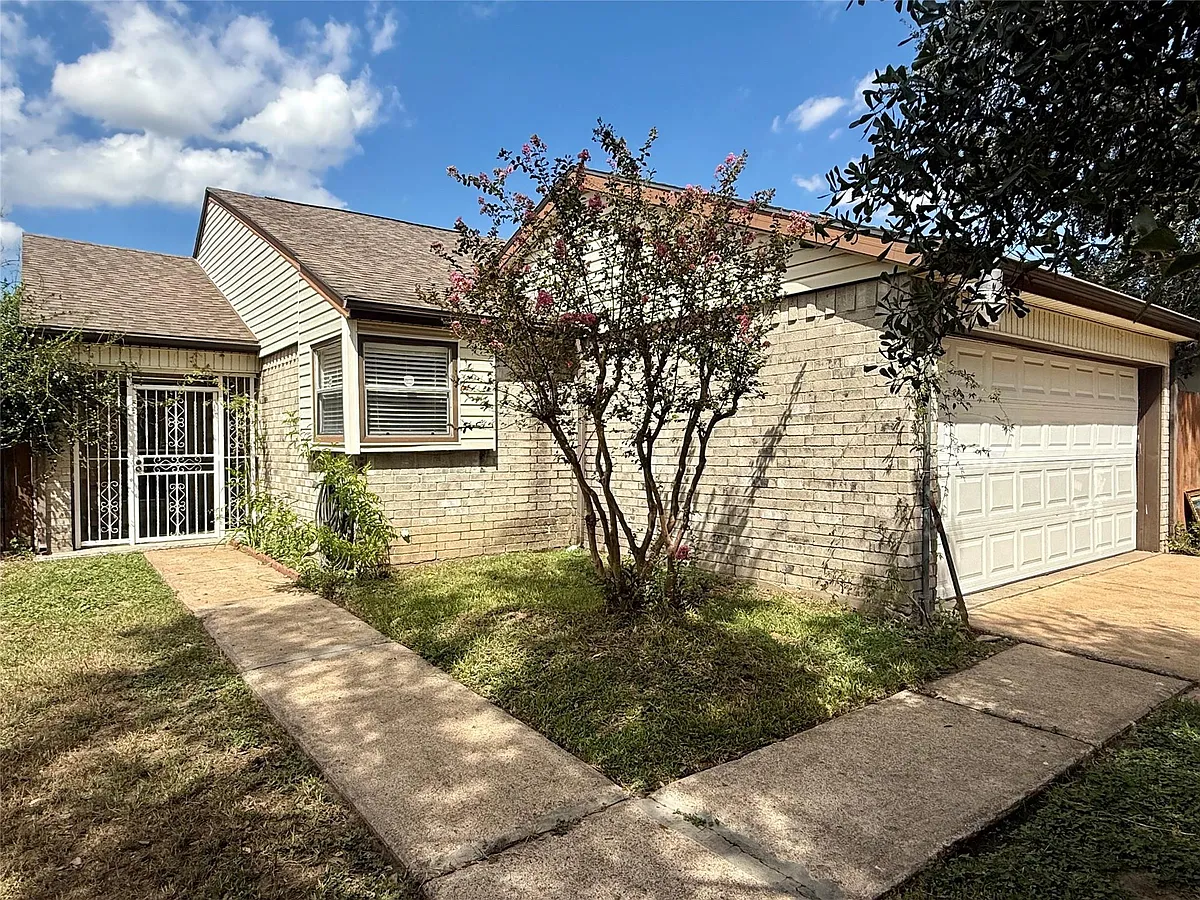 Building Photo - 13222 Pebblewalk Cir N