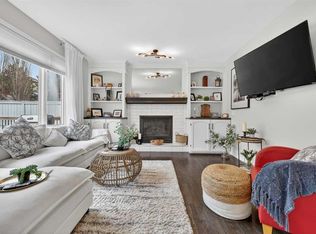 217 NW Mountain Park Dr SE, Calgary, AB T2Z 2L2