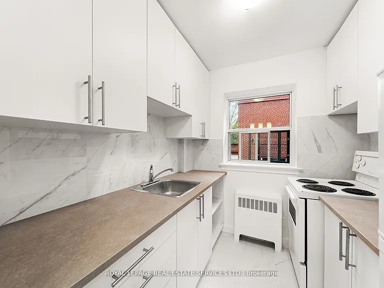 308 The Kingsway #110 — Photo 14