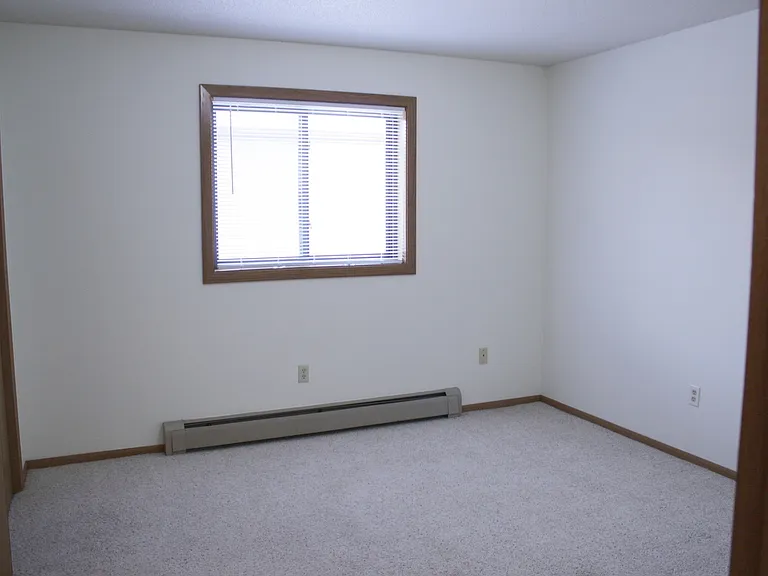 Williamsburg Apartments - Attached Double Garage! — Photo 13