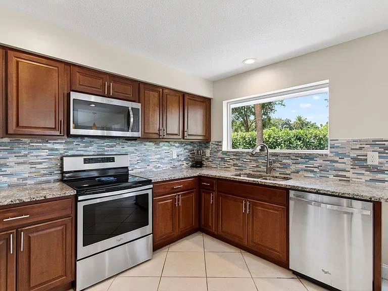 2034 NW 52nd St — Photo 13