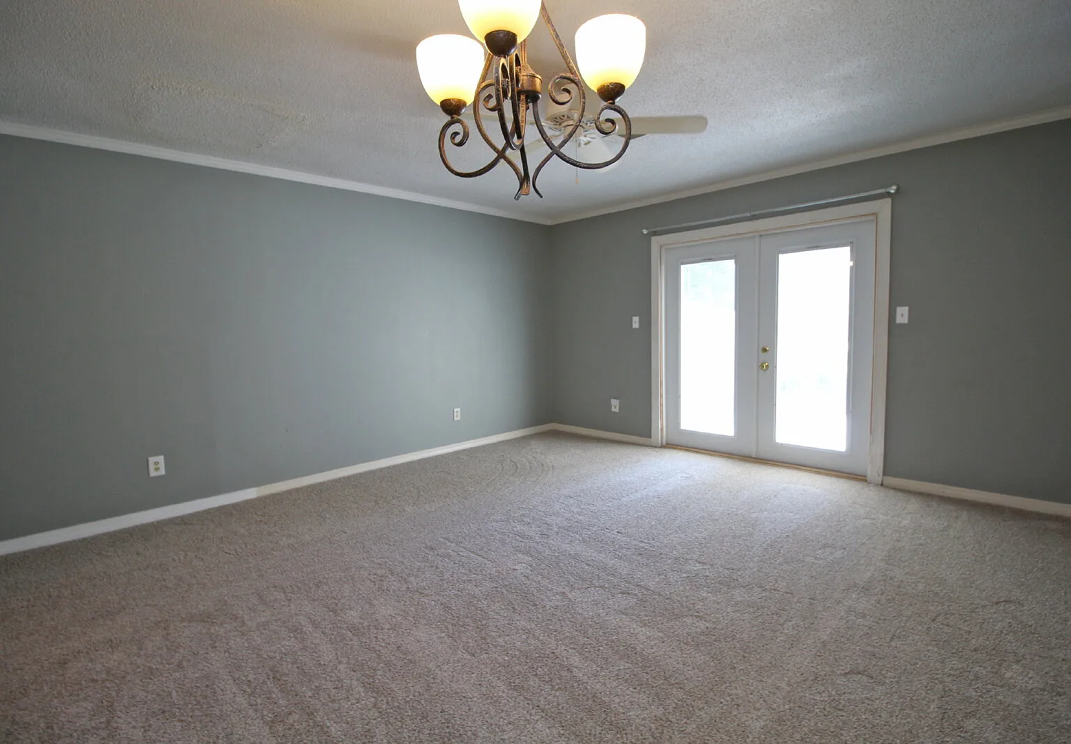 2 bed, 1.5 bath, 1056 sqft, $1,275 — Photo 3
