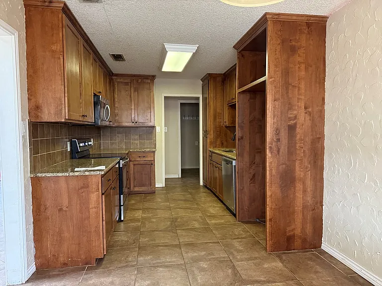 3002 Phillip Pl — Photo 4