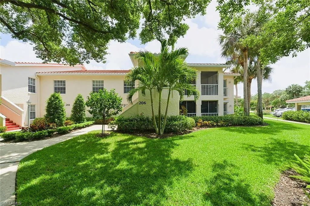 3 bed, 2.0 bath, 1690 sqft, $2,350 — Photo 2
