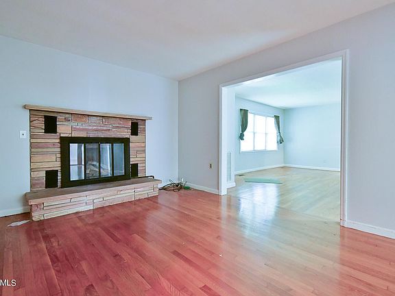 4th image of 207 Kelsay Dr