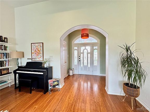 5th image of 2500 Pelican Ave