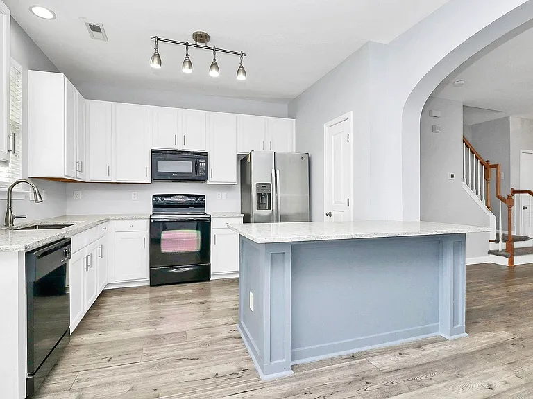 1032 Tabard Ln — Photo 7