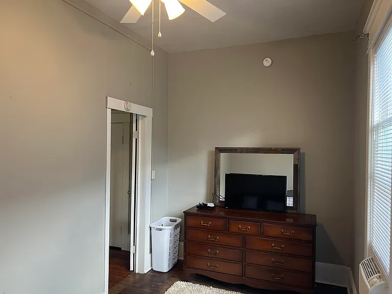 211 Wallace St — Photo 6