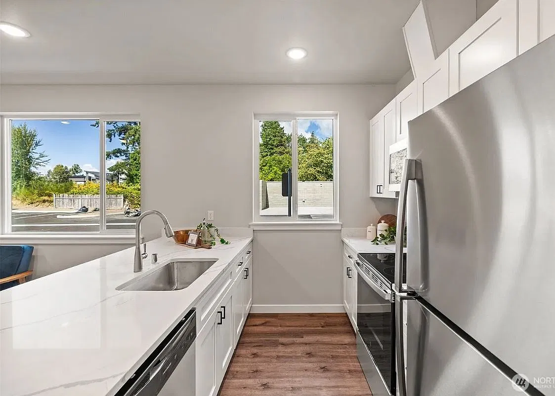 2 bed, 795 sqft, $1,995 — Photo 2