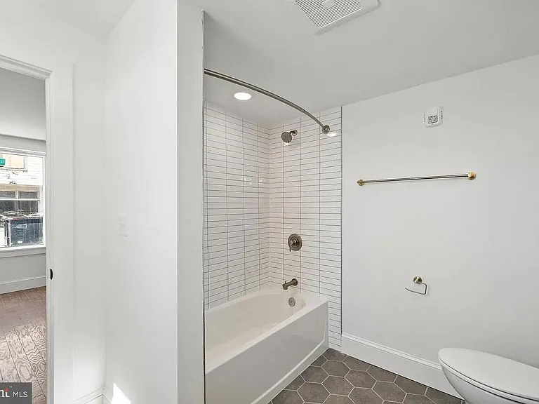 15 W Girard St #103 — Photo 8