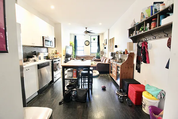 Rented by True Real Estate Group | media 7