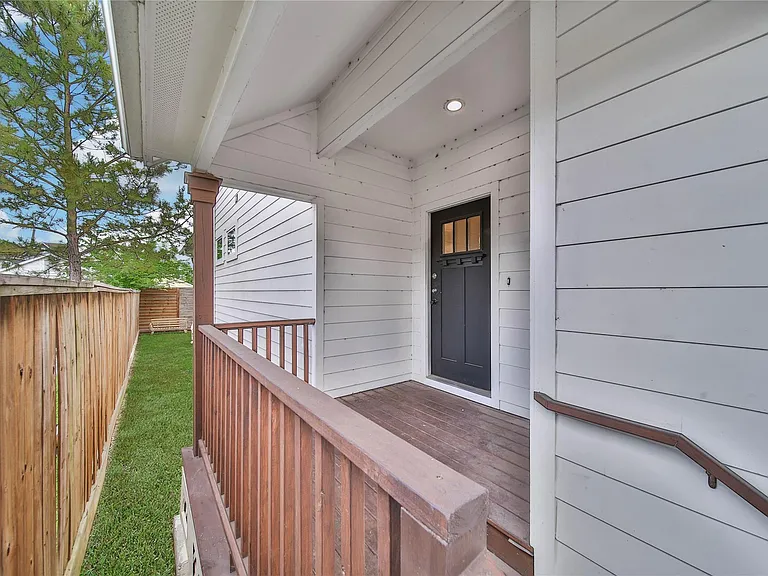 3322 Delhi St — Photo 3