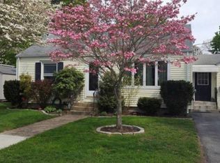 82 Warren Ave, Cranston, RI 02920