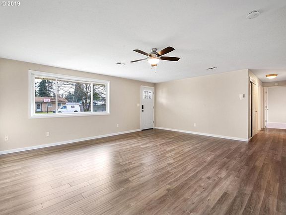 4th image of 8610 NE Lewis Dr