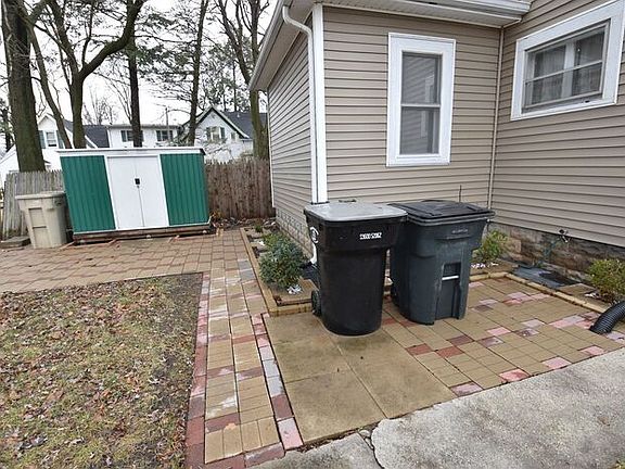 3rd image of 945 S Ironwood Dr