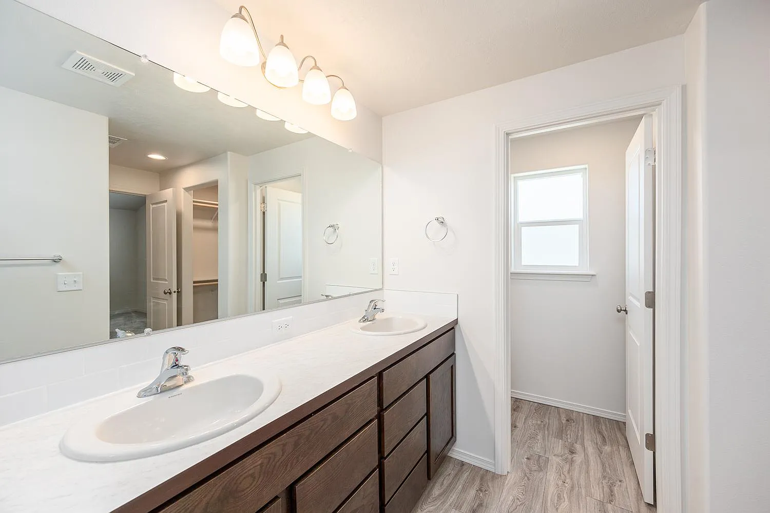 3 bed, 1408 sqft, $2,025 — Photo 4