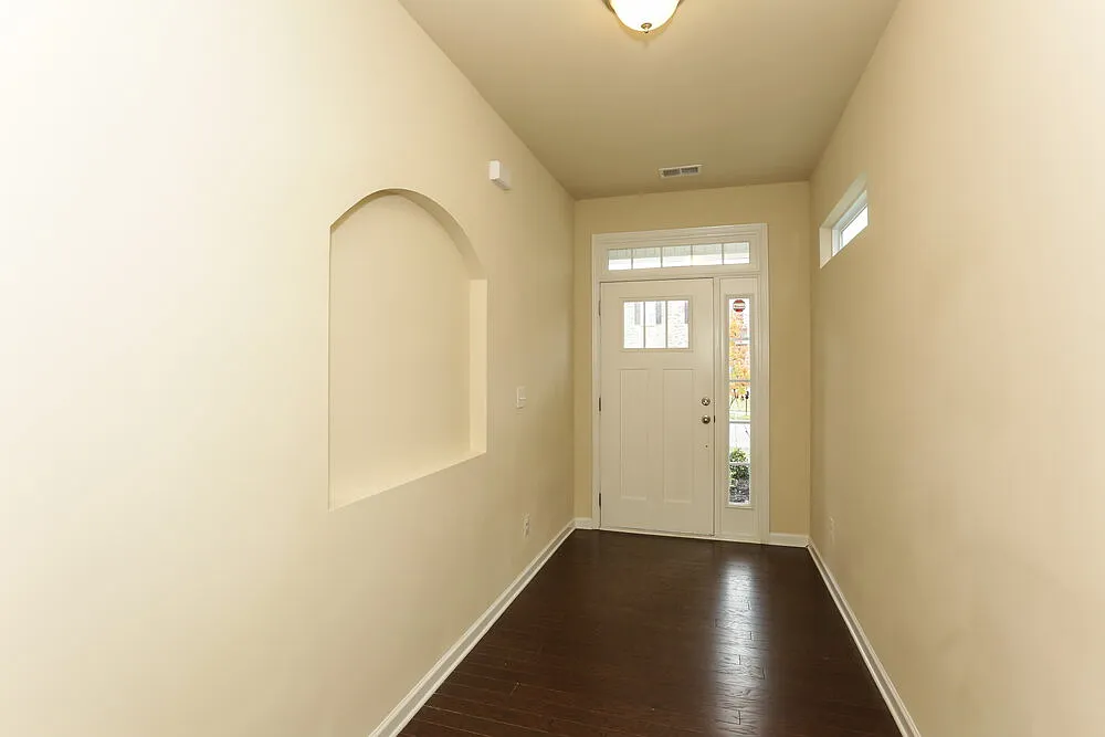 4 bed, 2.5 bath, 2020 sqft, $3,060 — Photo 2