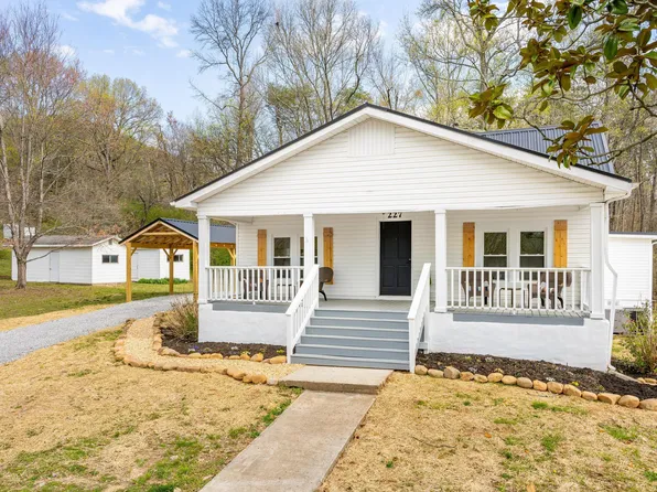227 Cox Ln, Soddy Daisy, TN 37379