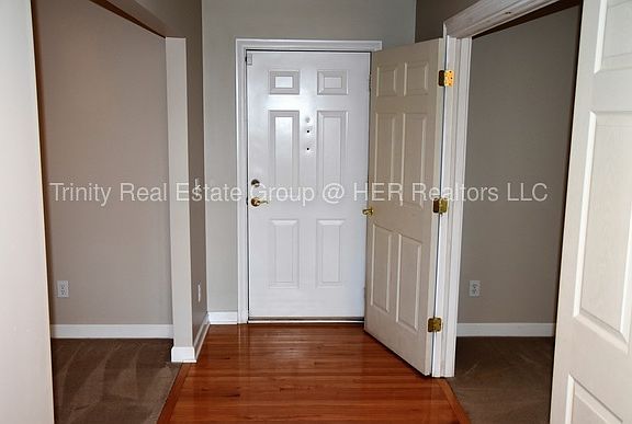 4th image of 986 Laketree Ct W