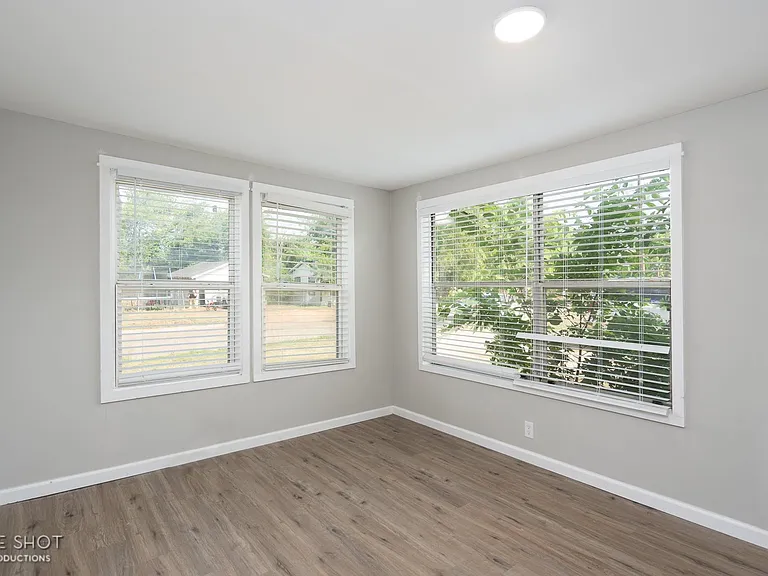 2744 Russell Ave — Photo 6