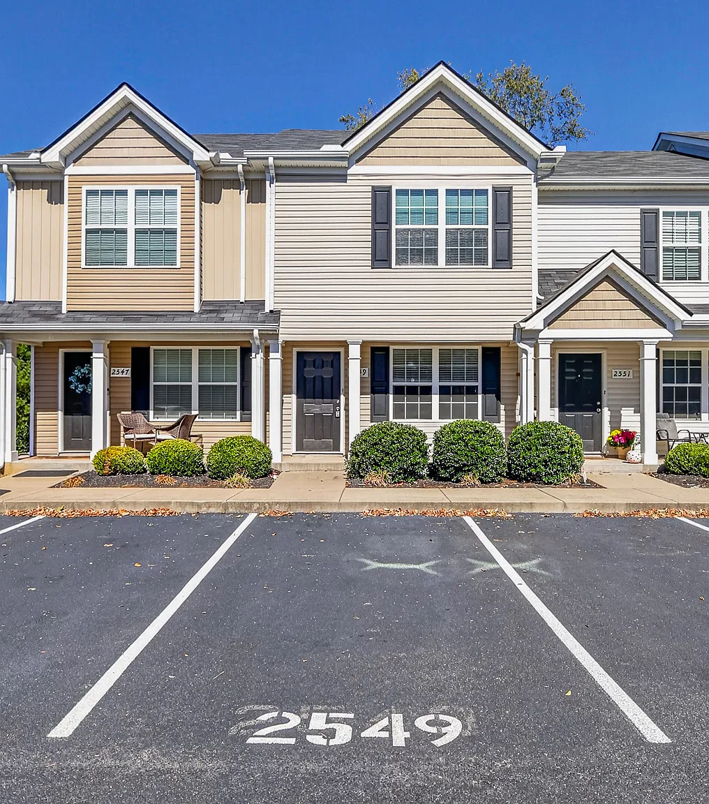 2 bed, 2.5 bath, 1328 sqft, $1,500 — Photo 1