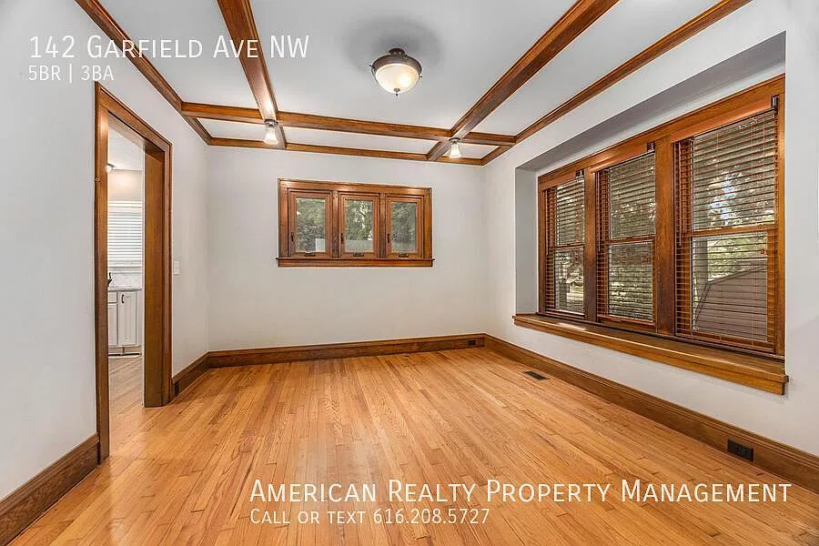 5 bed, 2.5 bath, 2200 sqft, $3,200 — Photo 4