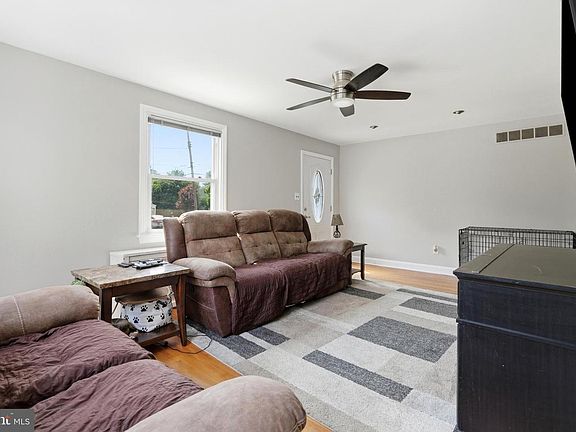 5th image of 418 Buchanan Ave