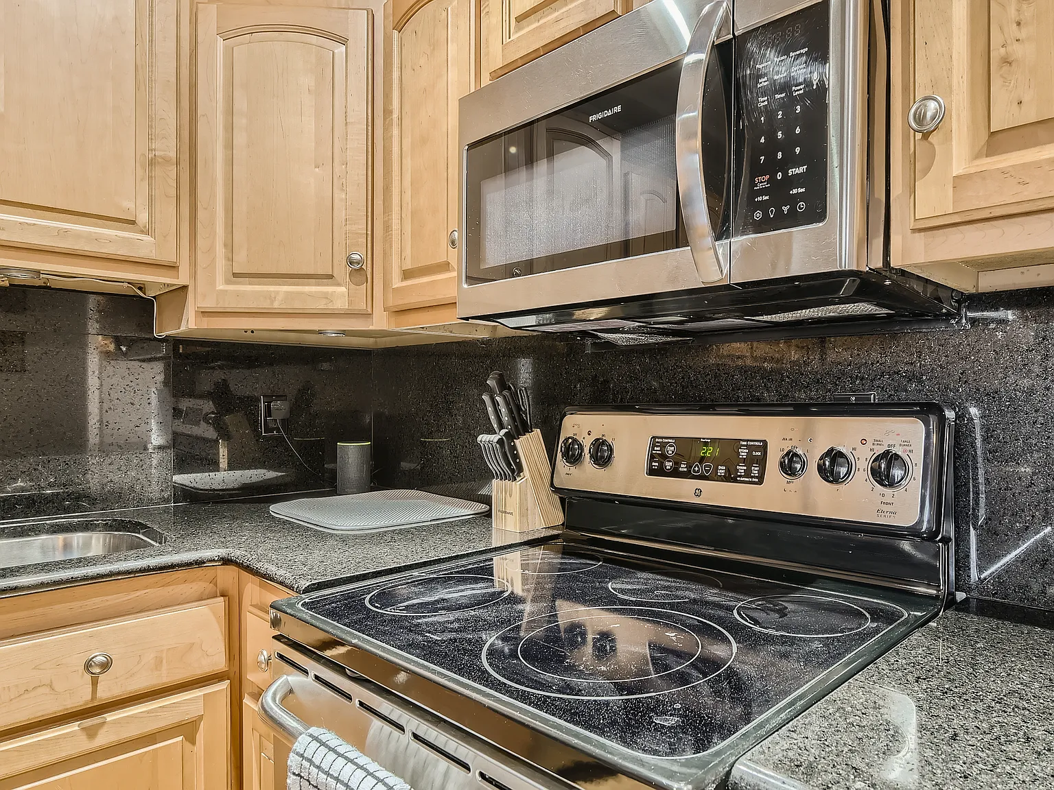 2 bed, 1010 sqft, $4,000 — Photo 3