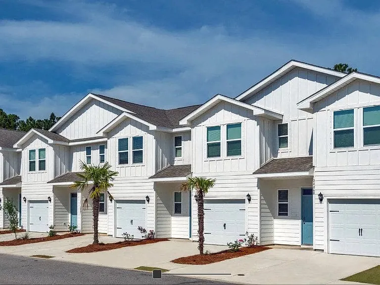 Gulf Stream Townhomes — Photo 1