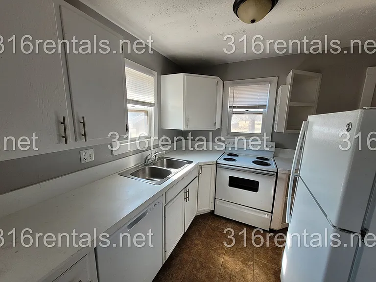 1337 S Fern St — Photo 6