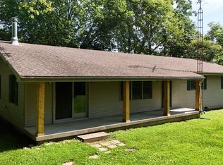 1727 County Highway 1, Geff, IL 62842