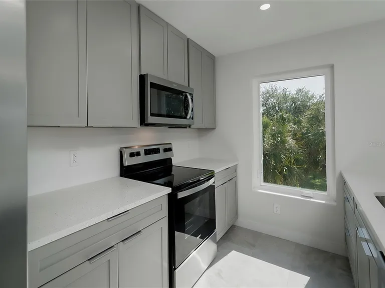 310 Hibiscus St #B — Photo 22