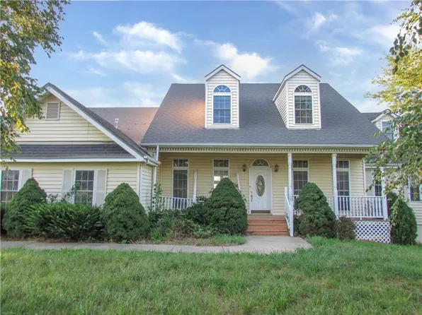 23588 Cantrell Rd, Tonganoxie, KS 66086