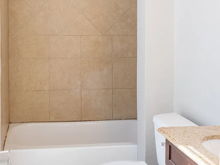 5418 Alta Loma Rd — Photo 42