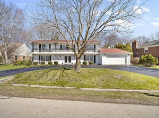 8332 N Indian Creek Pkwy, Fox Pt, WI 53217