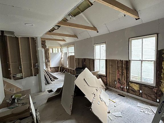 4th image of 723 McCourtie St