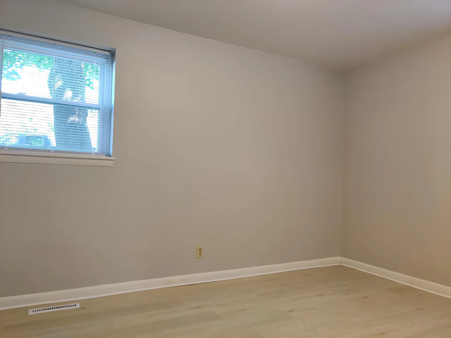 843HS Apt#1 — Photo 4