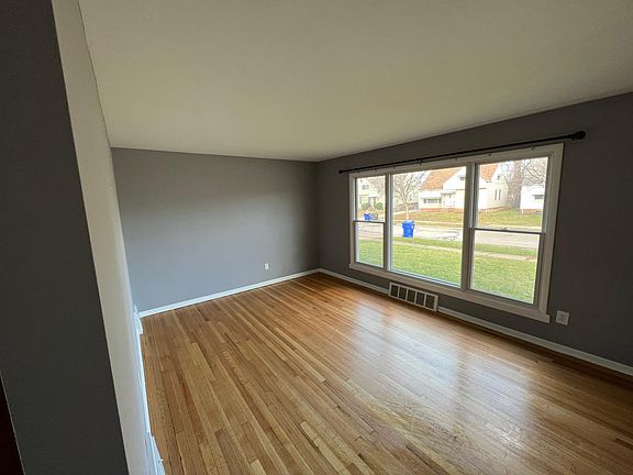 5th image of 15843 Muskingum Blvd