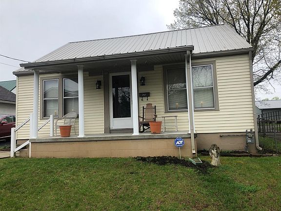 4th image of 261 Harmon St