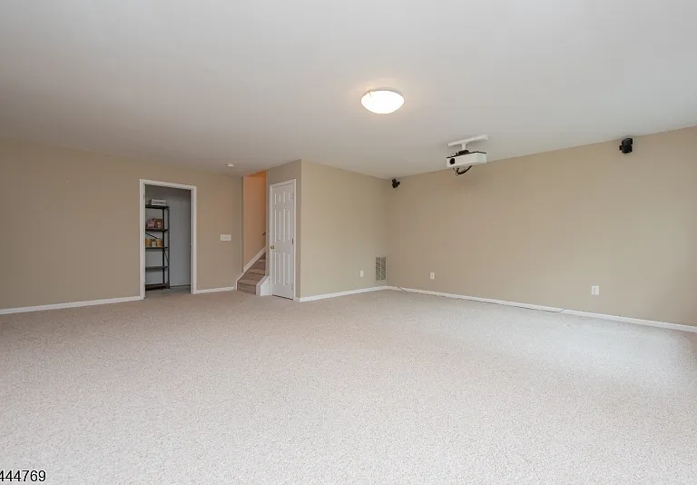 2404 Vantage Ct — Photo 14