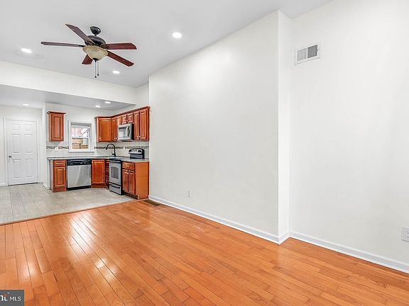 4th image of 1504 Brown St