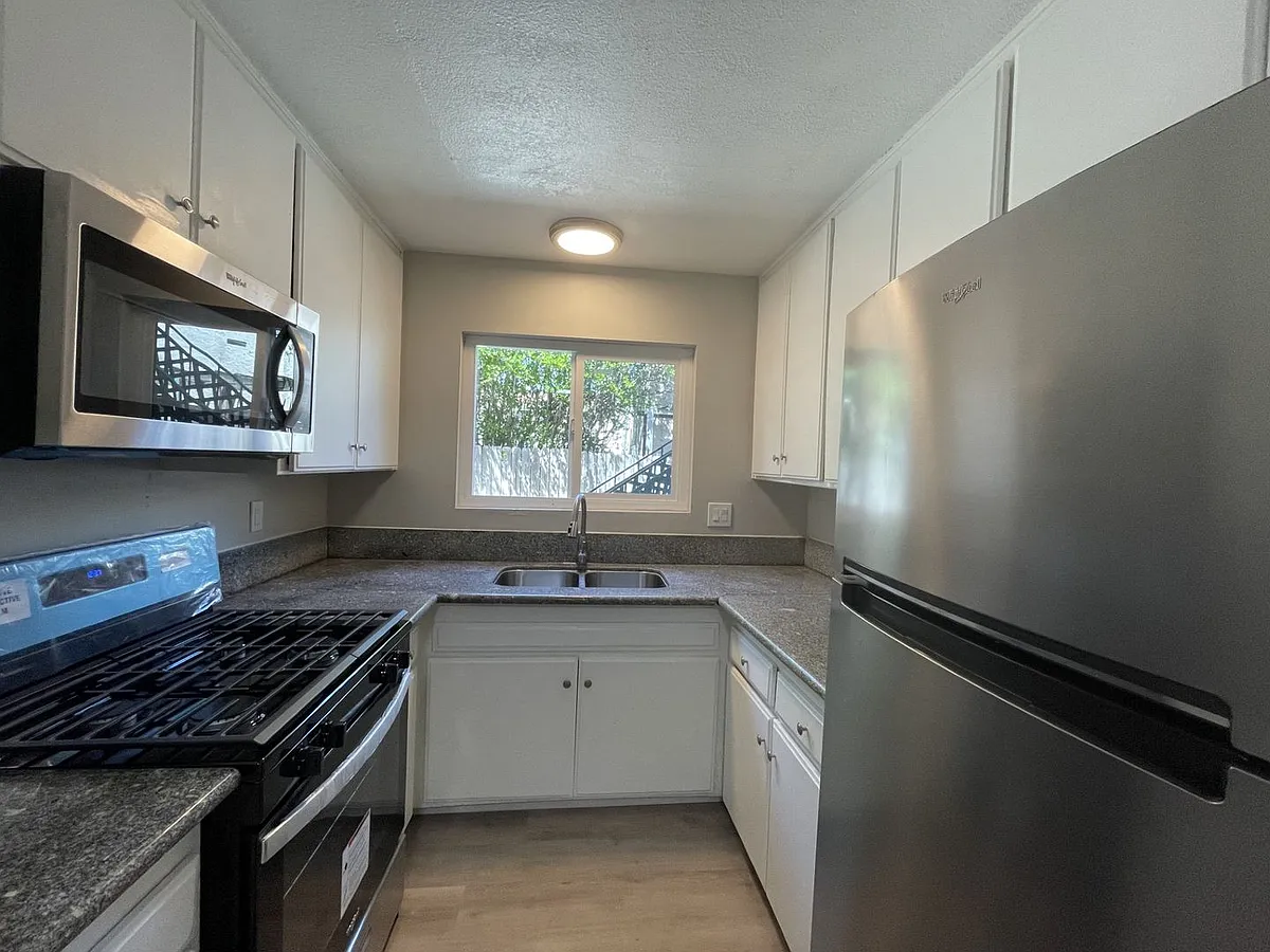 Building Photo - 4216 Euclid Ave #2