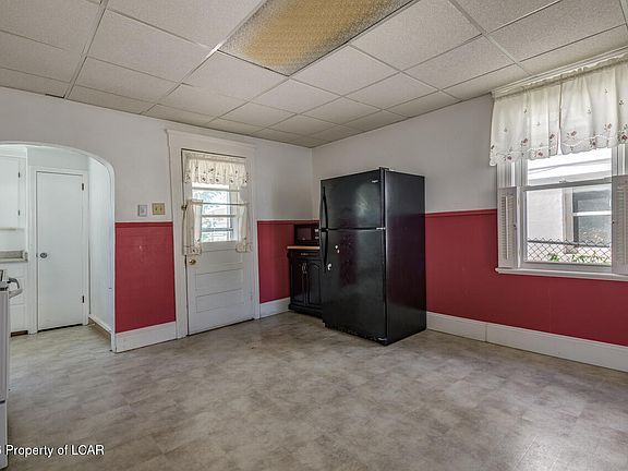 4th image of 43 Rice Ave