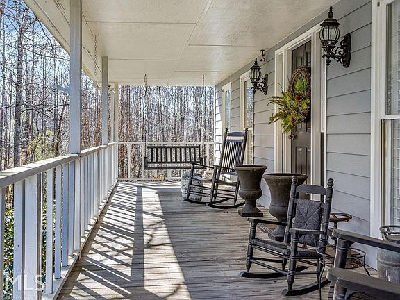 4th image of 183 Parkwood Dr