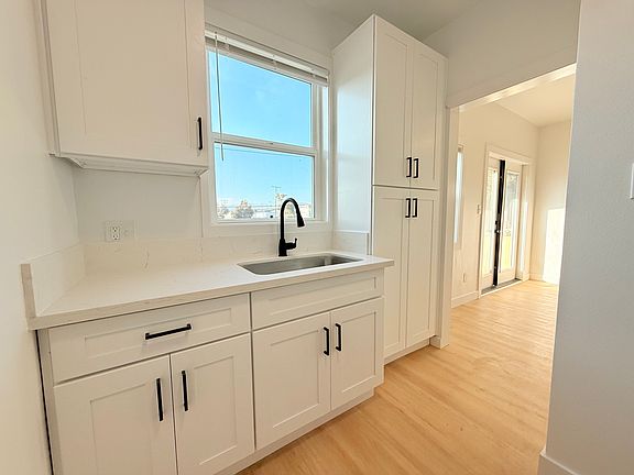 4th image of 362 Chrisman Ave APT A
