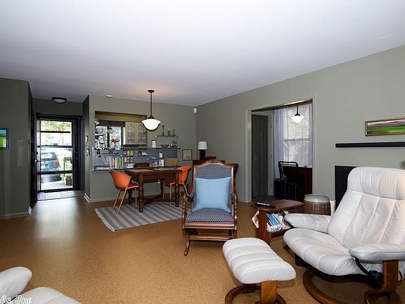 3rd image of 1401 N Pierce St APT 22