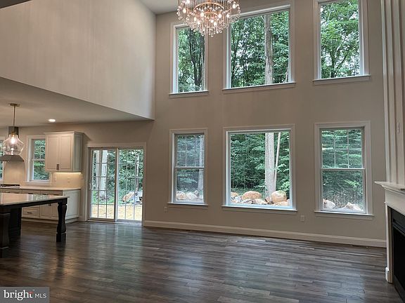 4th image of 25 Berks Mont Ln