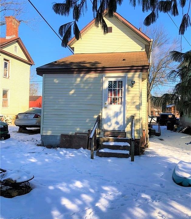 2nd image of 210 Maple St