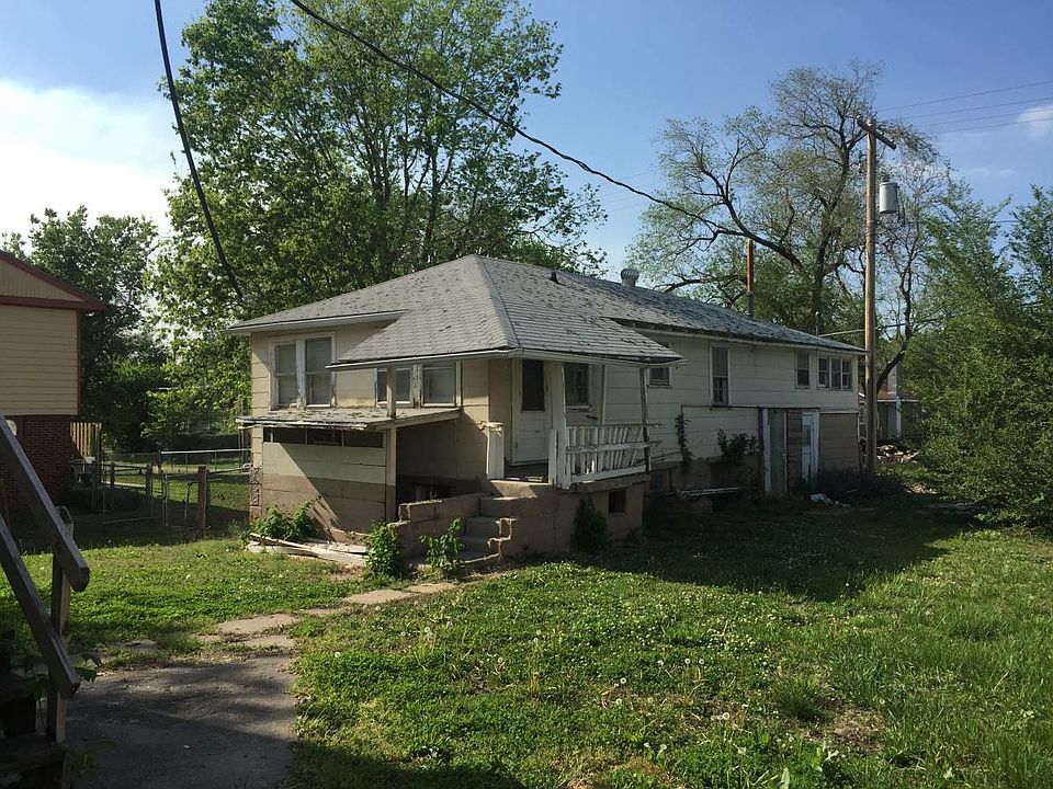 2nd image of 134 E 11th St